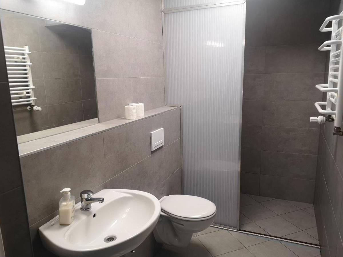 Hostel Anilux イェレニャ・グーラ エクステリア 写真